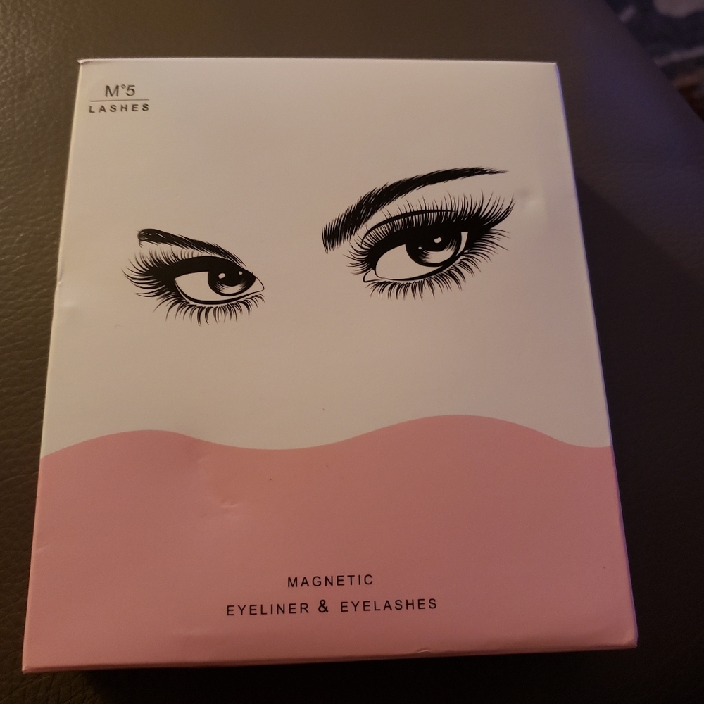 Magnetic lashes  with eyeliner